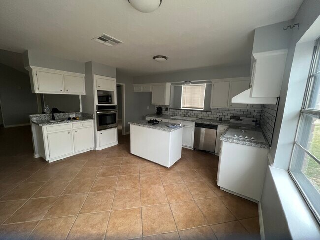 Photo - 14715 Spring Lake Dr