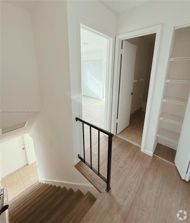 Building Photo - 2106 Sherwood Forest Blvd Unit 17 Rental