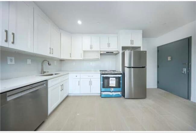 Photo - 163-14 Sanford Ave