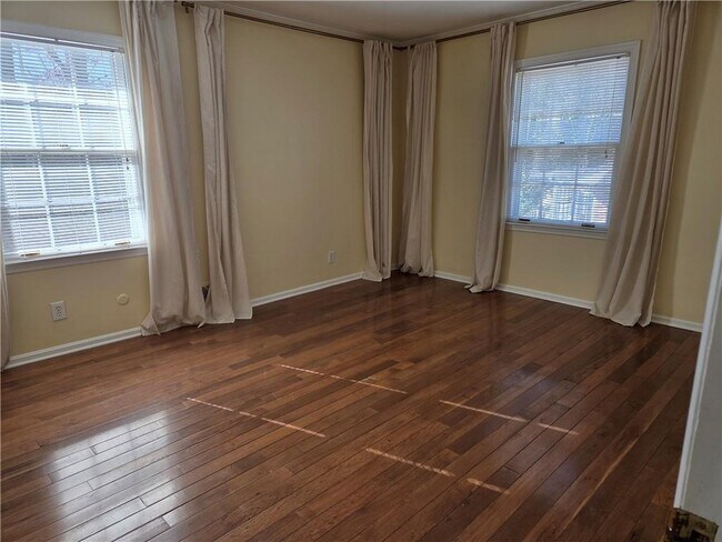 Photo - 1193 Angelia Dr SW