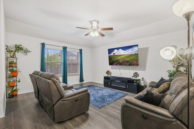 Photo - 1653 Albatross Rd