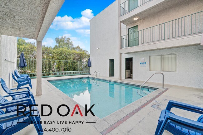 Photo - ~1 Month FREE~ Spacious Two Bedroom with C... Unidad 114