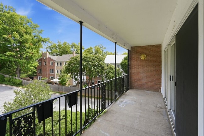 Photo - 3535 Chevy Chase Lake Dr