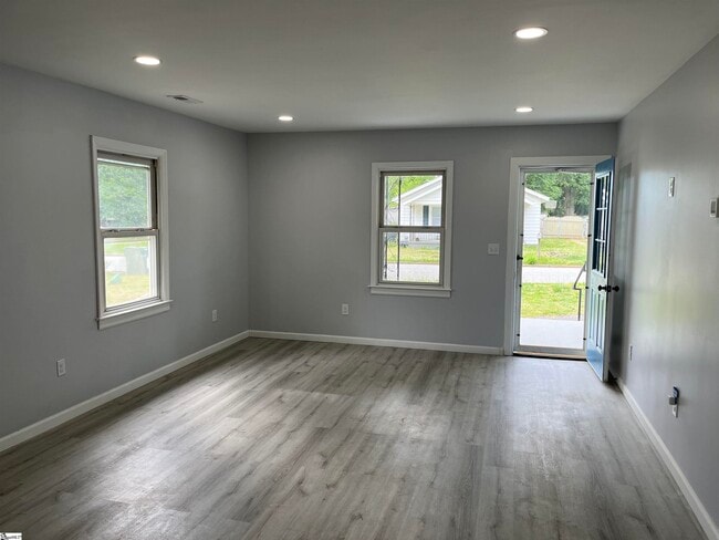 Photo - 107 Bennett St