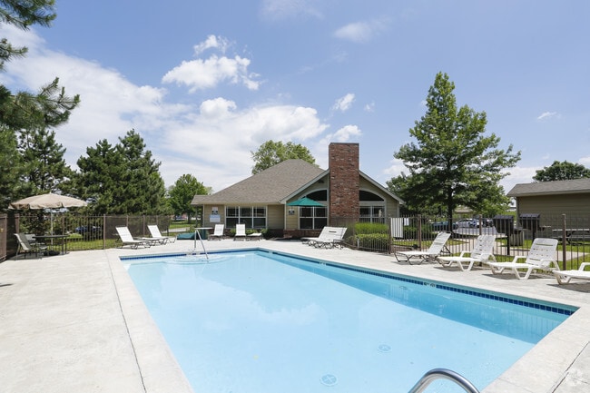 Pool - Lakewood Terrace Apartments