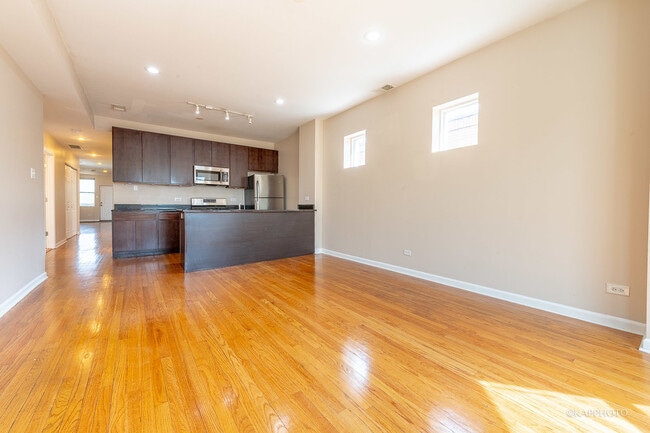 Photo - 8225 S Prairie Ave Unidad 1