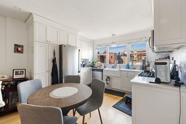 Building Photo - 322 Garden St Unit 3