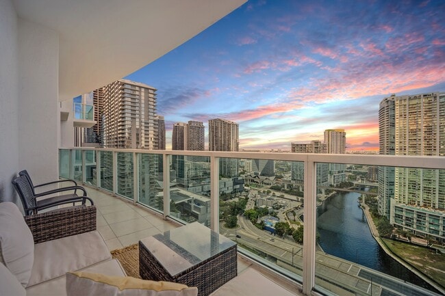 Photo - 31 SE 5th St Unidad # 3419 Rental