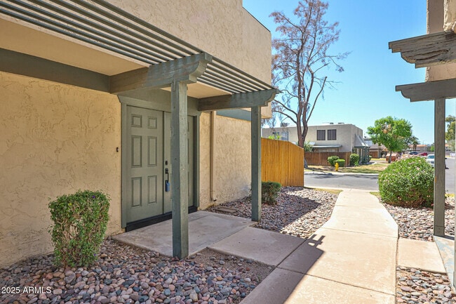 Building Photo - 6024 W Golden Ln Rental