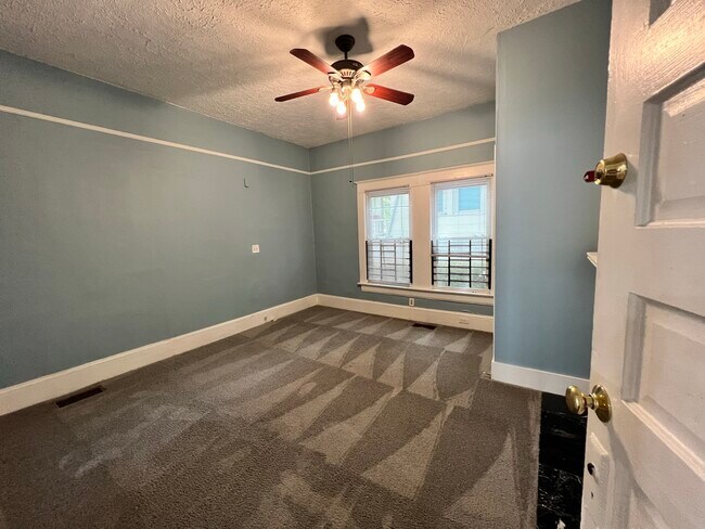 Photo - 1080 Curran St NW