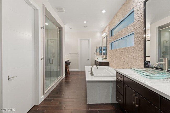 Photo - 74 Pristine Glen St