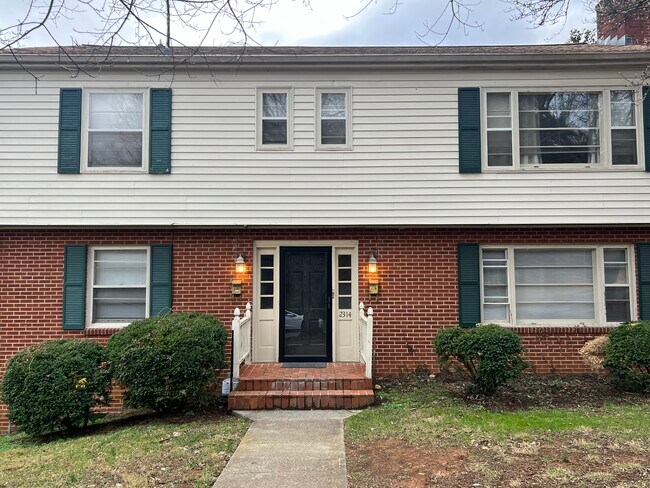 Photo - 2314 Wycliffe Ave SW Unit B