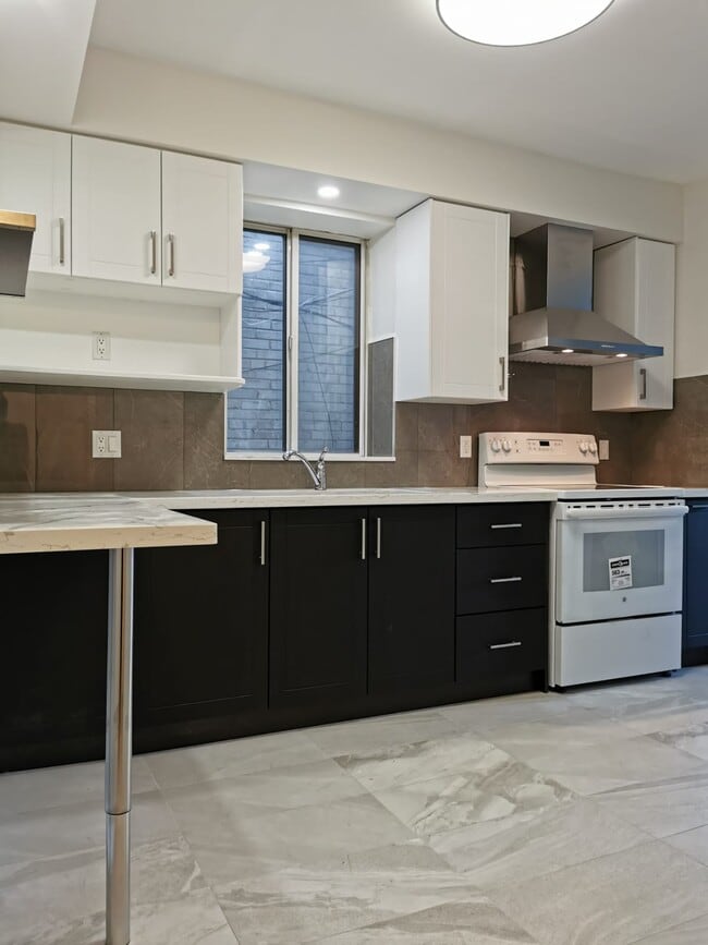 Photo - 1809 Danforth Av Unit 33