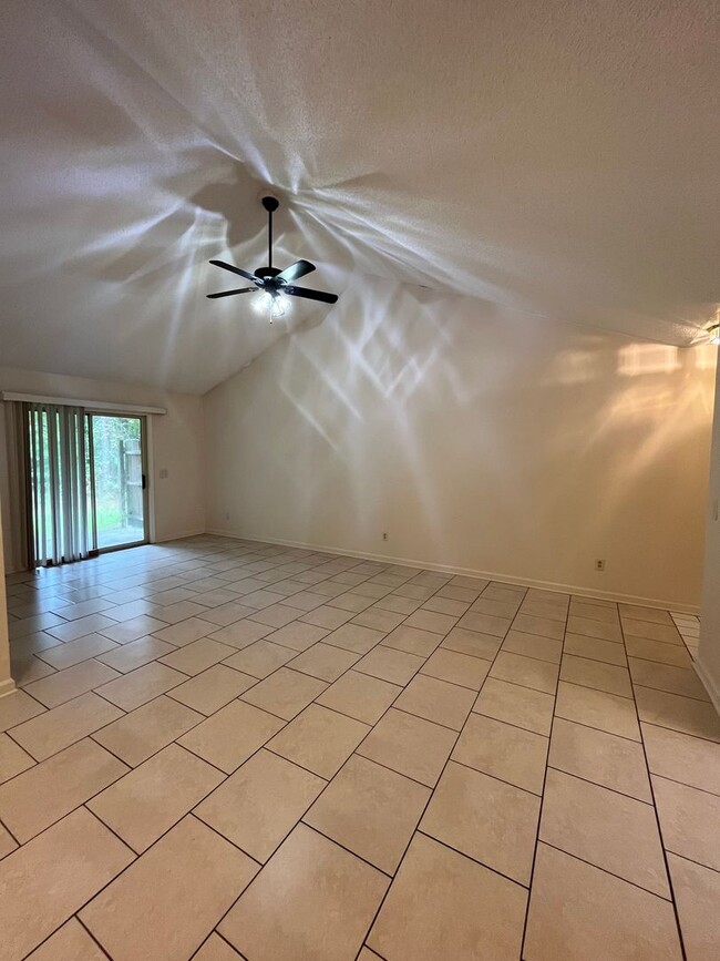 Photo - 441 AdmiralsWalk Dr Unit 1