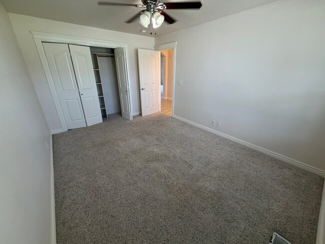 Photo - 435 NE Greystone Loop