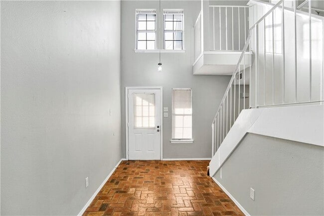 Photo - 5900 Grelot Rd Unit 501