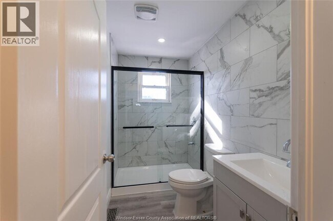 Photo - 1819 Francois Rd