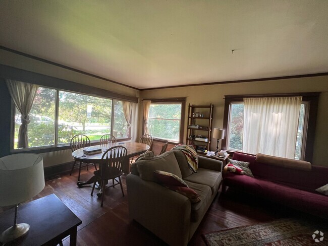 Building Photo - Studio apartment near WWU! Unit 3