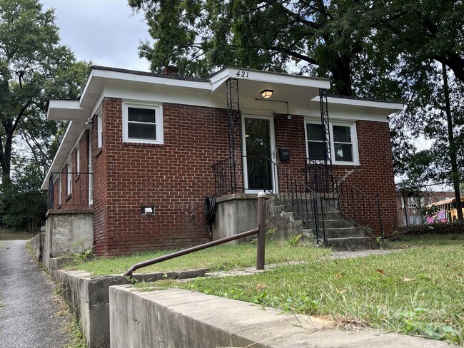 Building Photo - 421 W Kingston Ave Rental