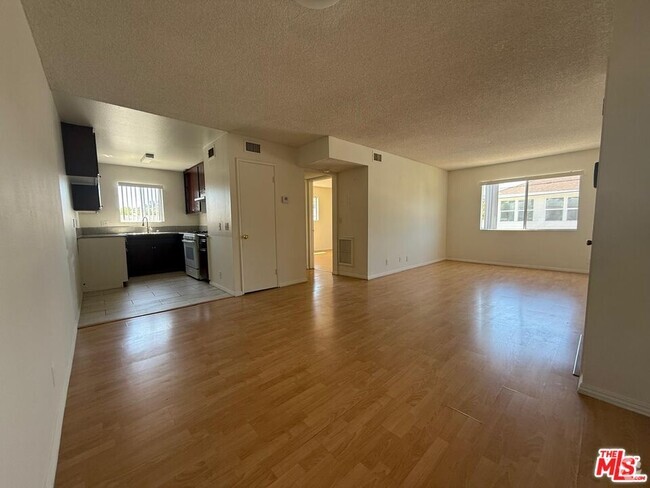 Building Photo - 505 S Verdugo Rd Unit 5 Rental