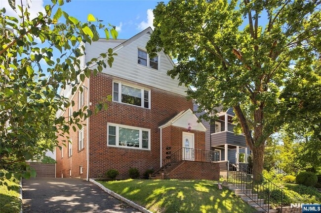 Building Photo - 47 Morris Pl Unit 3 Rental