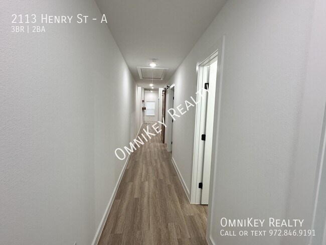Photo - 2113 Henry St Unit A
