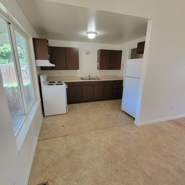4240 Myrtlewood Dr