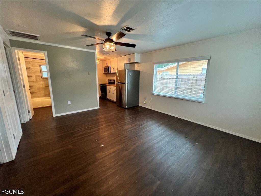 Photo - 19113-19115 Holly Rd