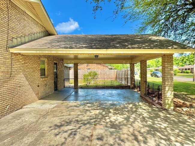 Photo - 2311 Cottingham Dr