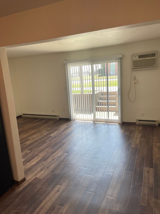 Photo - Immaculate Updated 1 and 2 Bedrooms with 1...