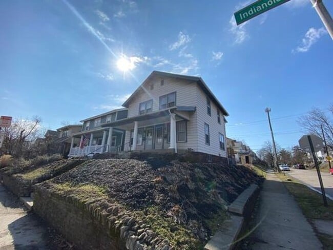 Photo - Indianola Ave 2777-2779 LAMT Unidad 2777