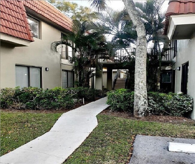 Building Photo - 11374 Royal Palm Blvd Rental