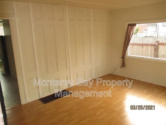 Photo - 696 Hawthorne St