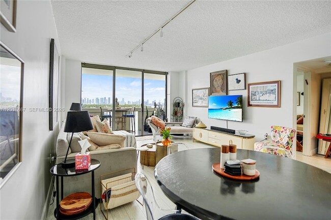 Photo - 800 West Ave Unit 921