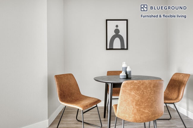 Photo - 5047 Bakman Ave Unidad FL3-ID592