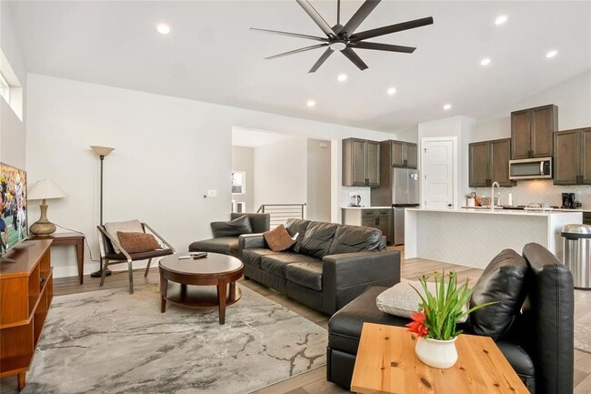 Photo - 300 Summit Ridge Dr N