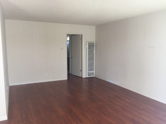 Photo - 519 N Hayworth Ave