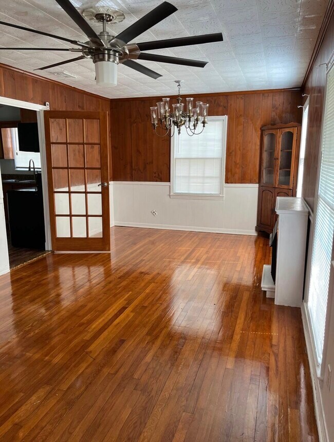 Photo - 1031 Oakland Dr