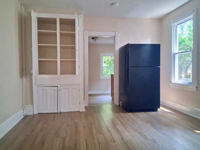 Photo - Spacious 4 Bedroom Home FOR RENT in Bridgeton NJ $2150