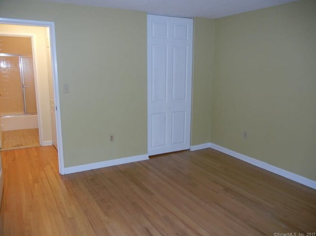 Photo - 104 Oakwood Ave