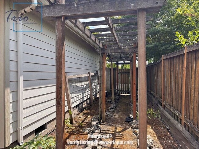 Photo - 3365 Gilham Rd