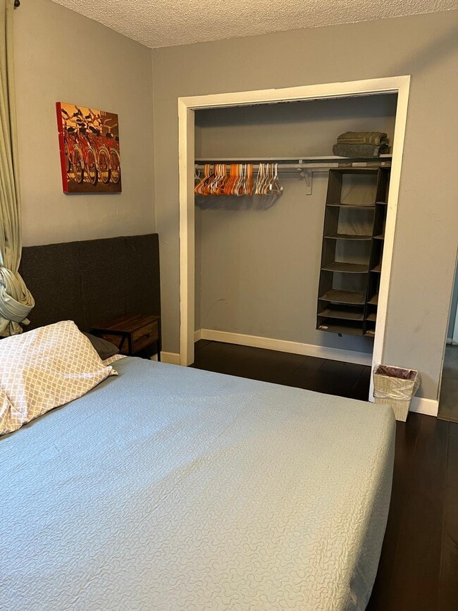 Photo - 919 Orange Is