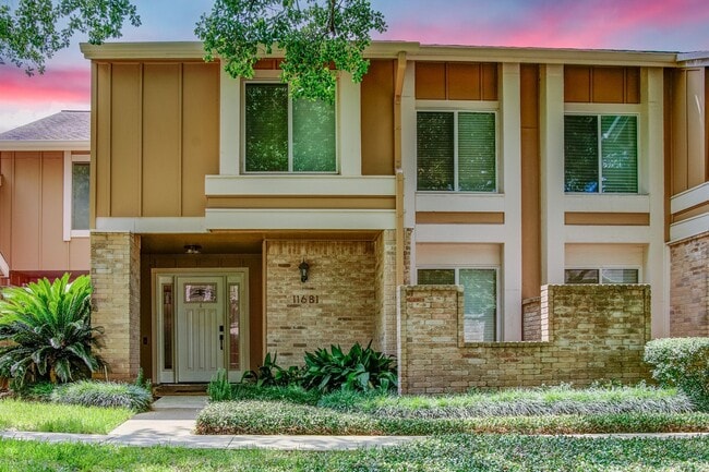 Building Photo - 11681 Village Pl Dr Unit 257