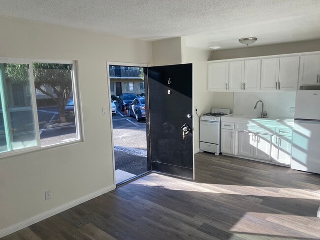 Mar Vista-Palms Apartments