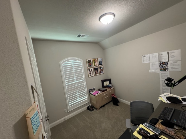 Photo - 801 Dragon Banner Dr