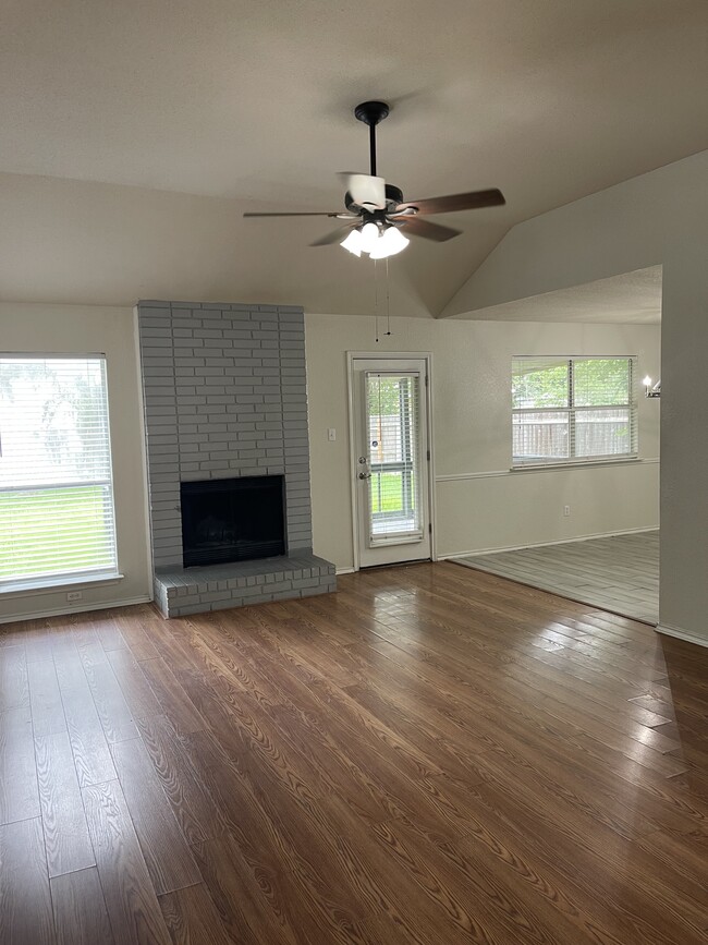Photo - 1819 Winchester Dr