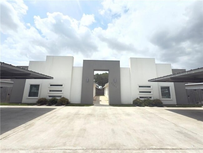 Building Photo - 1303 W Heritage Dr Unit 4