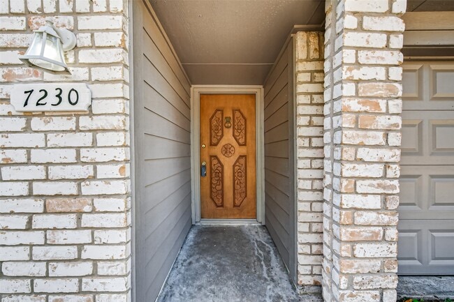 Photo - 7230 Oak Village Dr