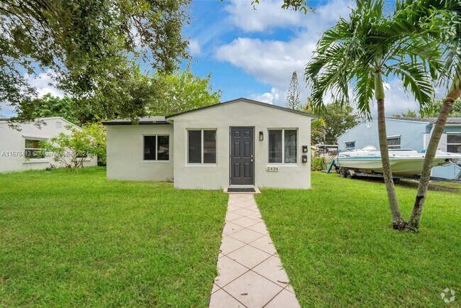 Building Photo - 3 bedroom in Hollywood FL 33020 Rental