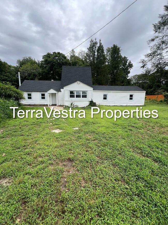 Building Photo - 3 Bed in Williamstown! Eligible for $500 S... Rental